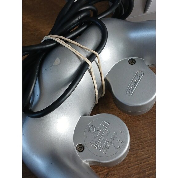 Nintendo GameCube Platinum Silver Console - W/ Cables, Controller & Memory Card - Picture 4 of 10